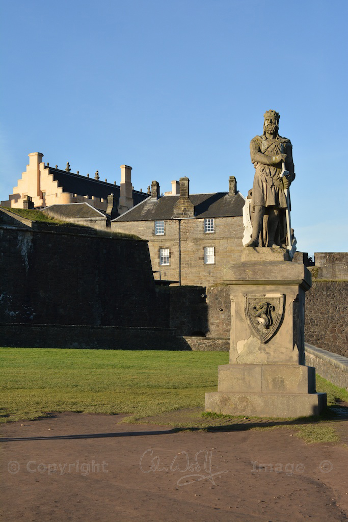 A statue of Robert the Bruce guards the Castle entrance